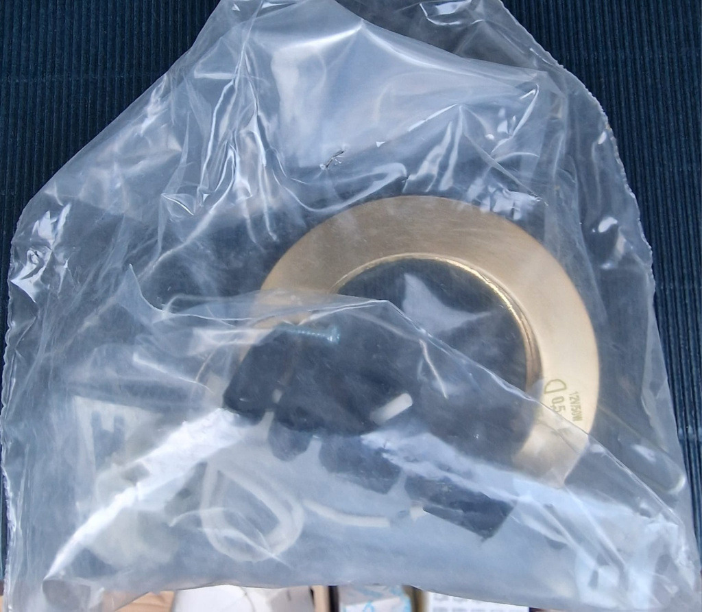 tappo-di-scarico-ad-espansione-ø50-mm-in-ottone-con-gomma-nera-chiusura-foroscarico